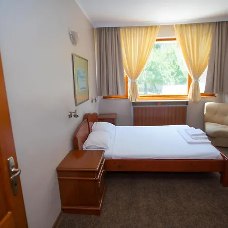 Ustra Otel 3*