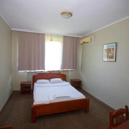 Otel Ustra 3*